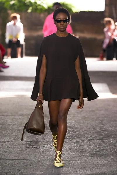 Look 24